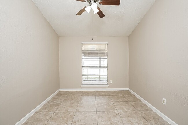 14606 Leacrest Dr in Houston, TX - Foto de edificio - Building Photo