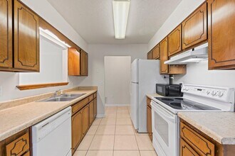 403 Anchors St in Niceville, FL - Building Photo - Building Photo