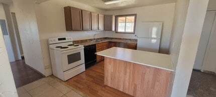 24 Owens Dr in Florence, CO - Building Photo - Building Photo