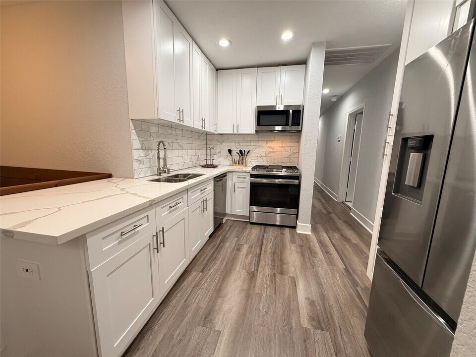 7334 Texas St in Houston, TX - Building Photo