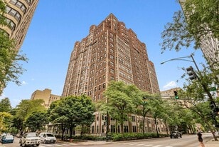 3000 N Sheridan in Chicago, IL - Building Photo