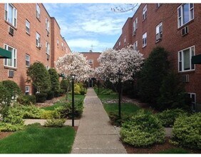 52 Colborne Rd, Unit 4 in Boston, MA - Foto de edificio - Building Photo