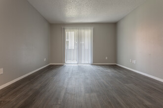 The Harbour Apartments in Beaumont, TX - Building Photo - Interior Photo