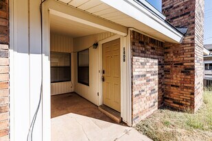 140 N Troy Ave in Lubbock, TX - Building Photo
