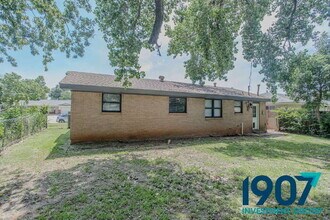 608 N Janeway Ave in Moore, OK - Building Photo - Building Photo