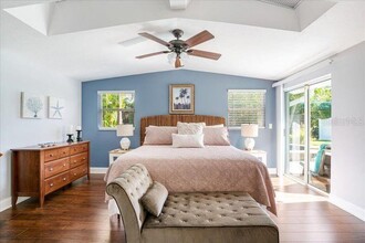 339 Avenida De Paradisio in Siesta Key, FL - Foto de edificio - Building Photo