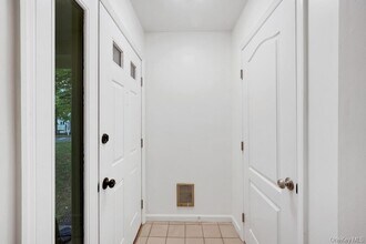 2102 Martingale Dr in Carmel, NY - Building Photo - Building Photo