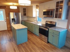 8 Phillips St in Attleboro, MA - Building Photo - Building Photo