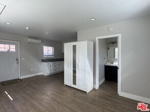 5460 Burnet Ave in Los Angeles, CA - Building Photo - Building Photo