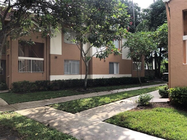 729 NW 92nd Ave, Unit 729 in Plantation, FL - Building Photo - Building Photo