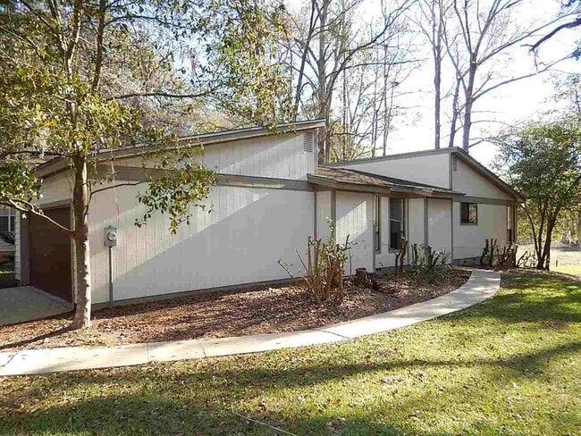 2950 Bay Shore Dr in Tallahassee, FL - Building Photo - Building Photo