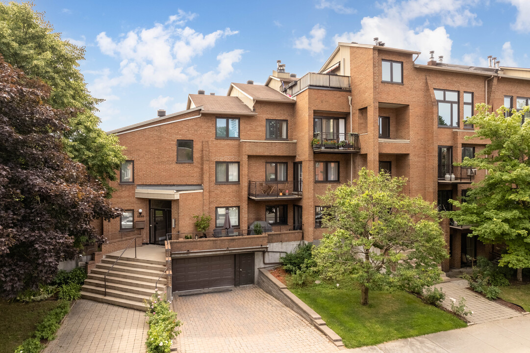 1410 Saint-Jacques Rue in Montréal, QC - Building Photo