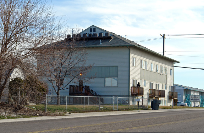 Indiana Avenue Apartments in Caldwell, ID - Building Photo - Building Photo