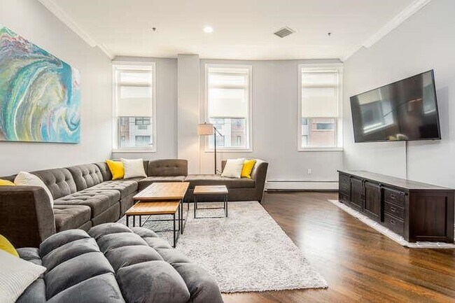 564 Gregory Ave in Weehawken, NJ - Building Photo - Building Photo