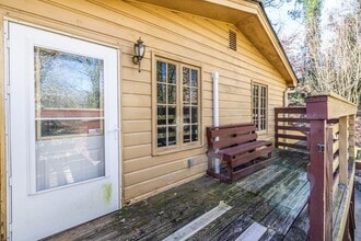 1570 Spring Ln NW in Atlanta, GA - Foto de edificio - Building Photo