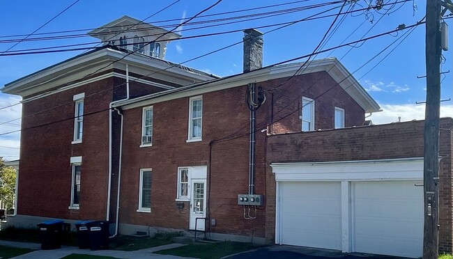 52 Genesee St, Unit Apartment 3