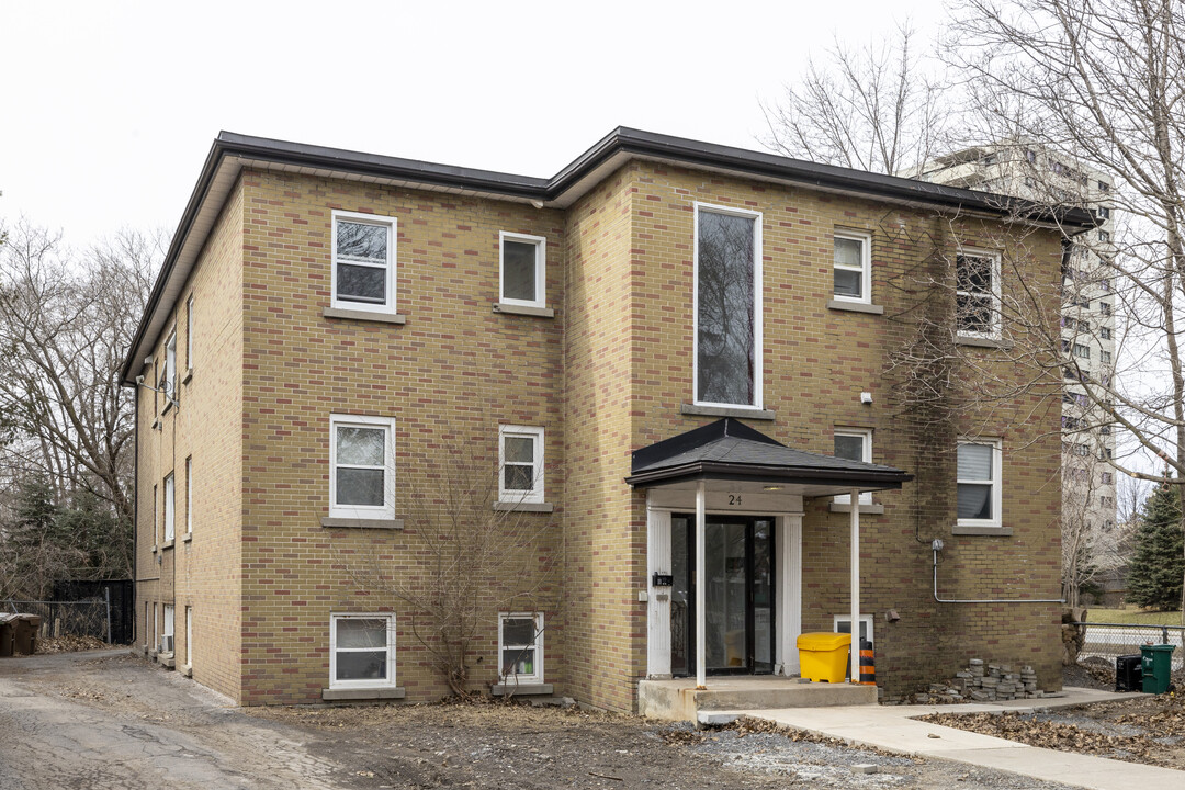 24 Lenore Pl in Ottawa, ON - Building Photo