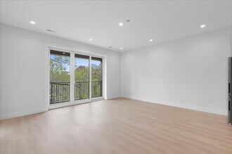 904 W Dakin St in Chicago, IL - Building Photo - Building Photo