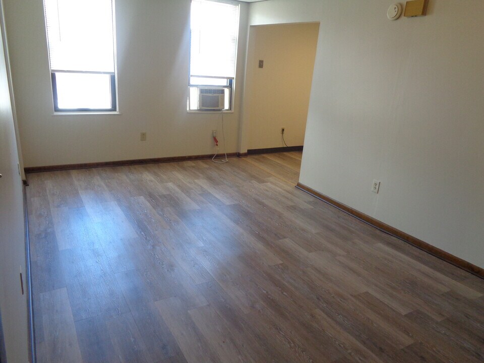 1600 W Railroad St, Unit 2a in Carnegie, PA - Building Photo