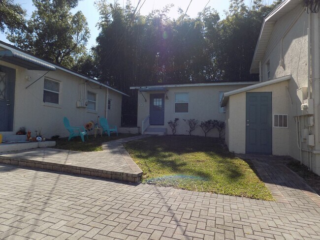 699 W Osceola St in Clermont, FL - Foto de edificio - Building Photo