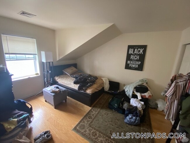 34 Raymond St