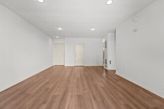 691 Levering Ave in Los Angeles, CA - Building Photo - Building Photo