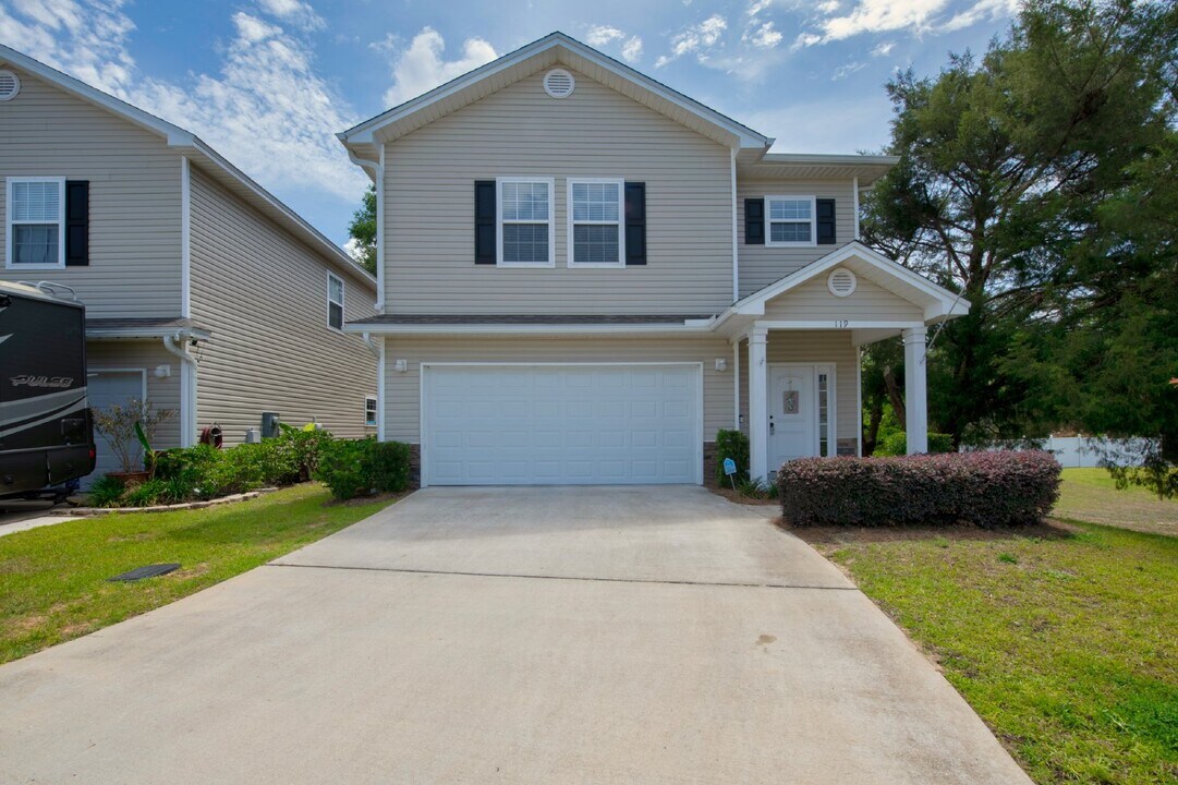 119 Farrah Ave in Niceville, FL - Building Photo