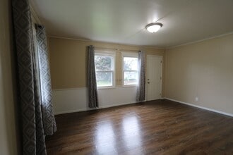 2406-2406 Flint Hills Dr in Burlington, IA - Building Photo - Building Photo
