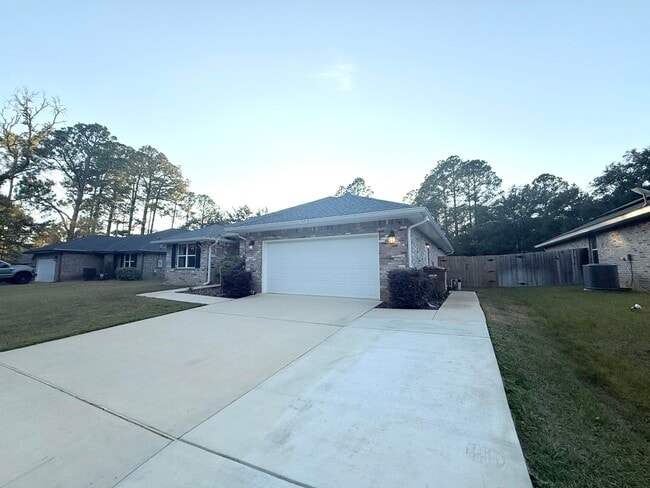3315 Doyle Hawkins Rd in Navarre, FL - Building Photo - Building Photo