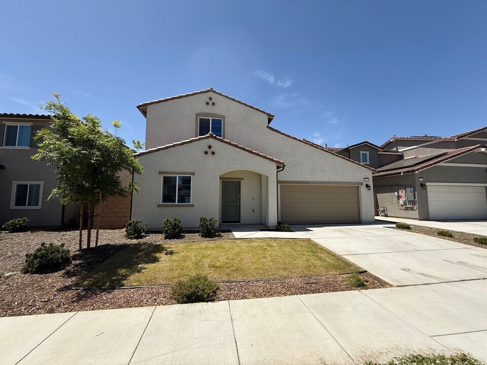 11015 Pasto Wy in Bakersfield, CA - Building Photo