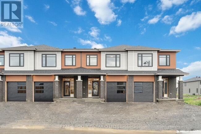 property at 744 Maverick Cres