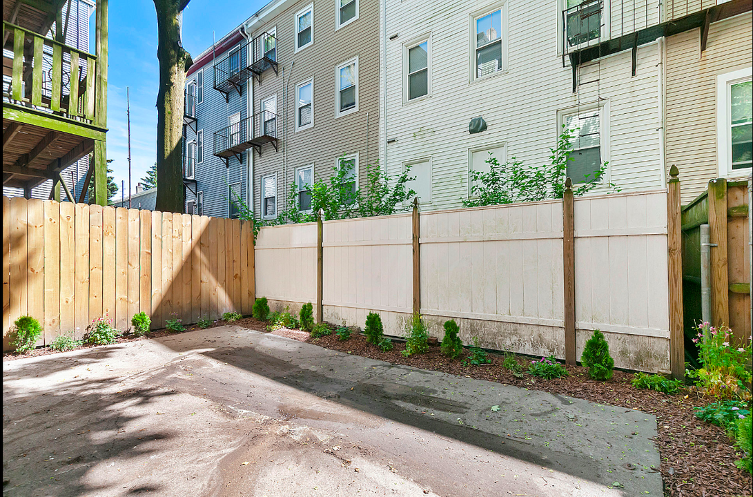 85 Webster St in Boston, MA - Building Photo