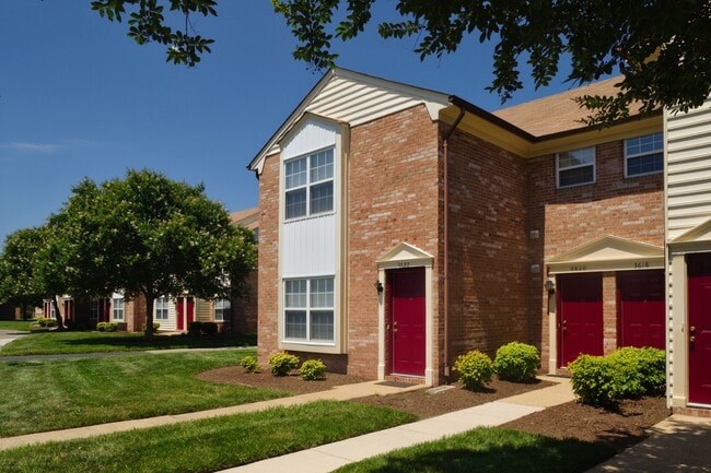 Auburn Place Apartments in Virginia Beach, VA - Foto de edificio - Building Photo