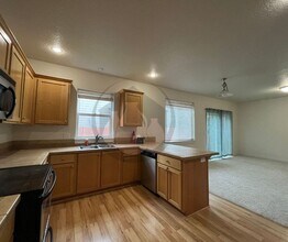 859 Harbour Ln NE in Keizer, OR - Building Photo - Building Photo