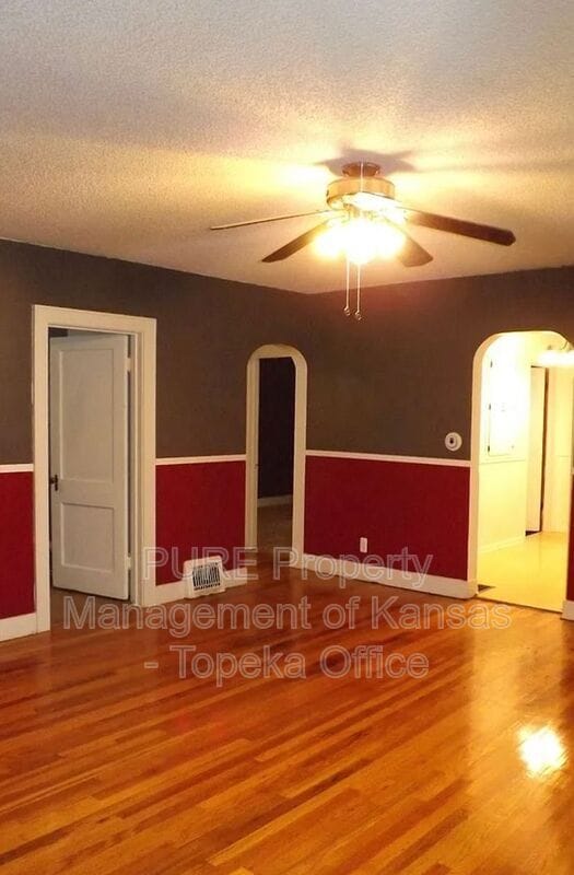 214 NW Broadmoor Ave in Topeka, KS - Building Photo - Building Photo