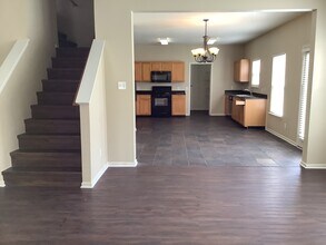 5734 N Attleburg Dr in McCordsville, IN - Foto de edificio - Building Photo