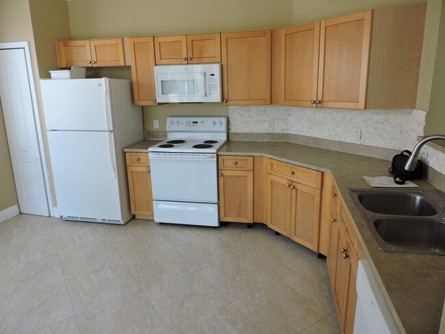 11037 Legacy Blvd, Unit 202 in Palm Beach Gardens, FL - Building Photo - Building Photo