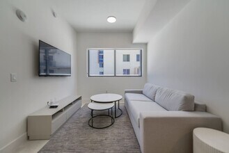 239 SW 9th St in Miami, FL - Building Photo - Building Photo