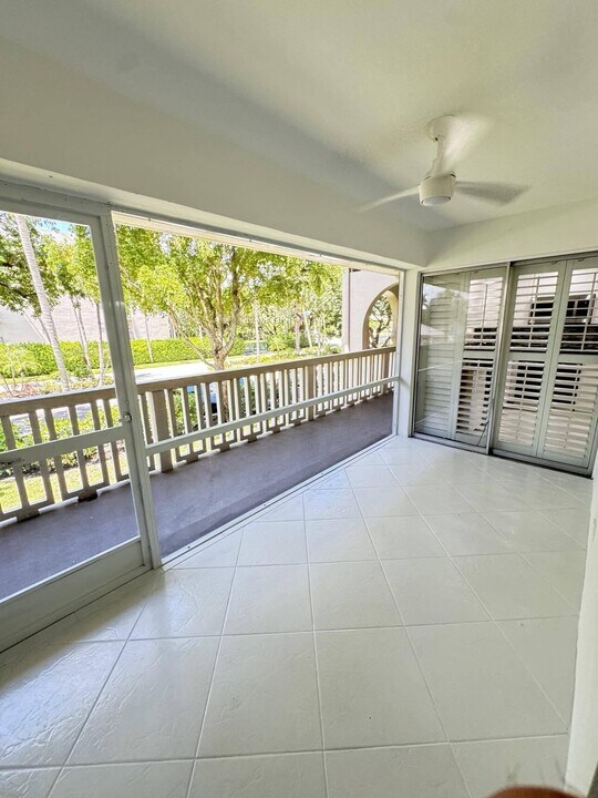 100 Royal Palm Way in Boca Raton, FL - Building Photo