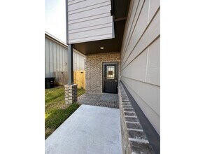 7710 Darnay Dr in Houston, TX - Building Photo - Building Photo