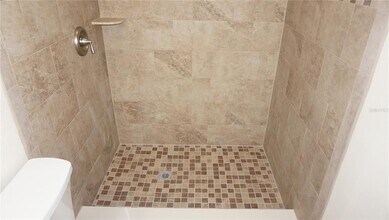 210 Foxwood Dr in Brandon, FL - Building Photo - Building Photo