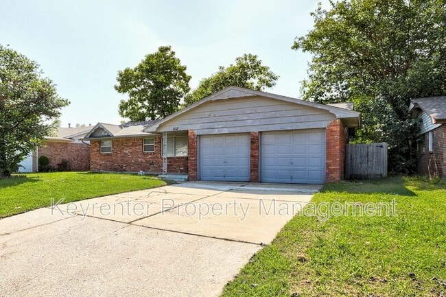 1117 S Howard Ave in Moore, OK - Building Photo - Building Photo