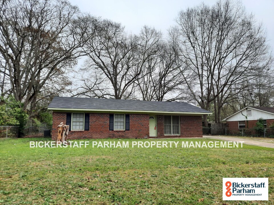 2208 Gennings Ct in Columbus, GA - Building Photo