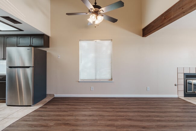 Remington Arms Apartment Homes in Hanford, CA - Foto de edificio - Interior Photo