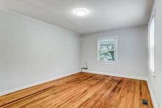 2735 Robin Hood Dr in Greensboro, NC - Building Photo - Building Photo