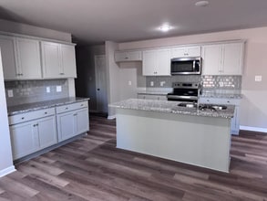 303 Grand Oaks Dr in Goldsboro, NC - Building Photo - Building Photo