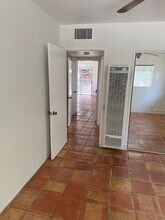 585 S Camino Real, Unit #3 in Palm Springs, CA - Foto de edificio - Building Photo