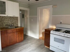 28 Walnut Pkwy in Montclair, NJ - Building Photo - Building Photo