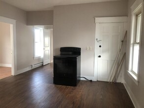 183 Cartier St in Manchester, NH - Building Photo - Interior Photo