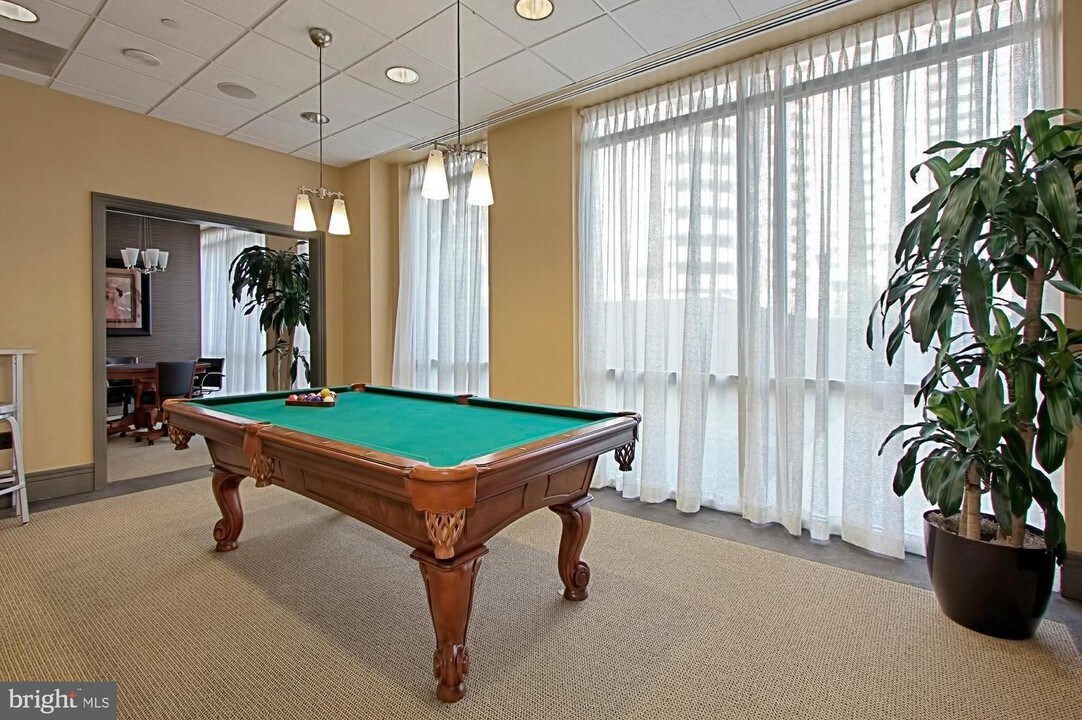 880 N Pollard St-Unit -926 in Arlington, VA - Foto de edificio